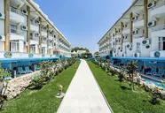 Budynki i ścieżka w Miarosa Kemer Beach