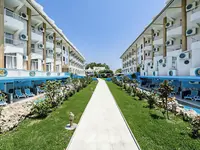 Budynki i ścieżka w Miarosa Kemer Beach