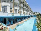 Basen z leżakami w hotelu Miarosa Kemer Beach
