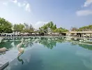 Basen z leżakami w Miarosa Kemer Beach