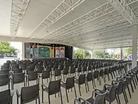 Amfiteatr z rzędami krzeseł w Miarosa Kemer Beach