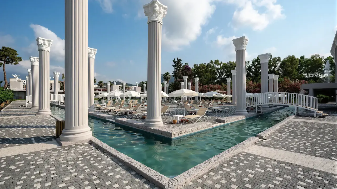 Basen z kolumnami w Miarosa Kemer Beach