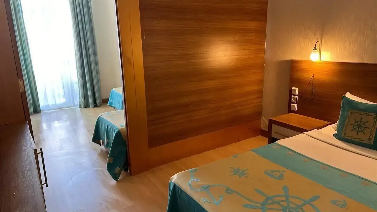 Wnętrze pokoju z łóżkami w Miarosa Kemer Beach