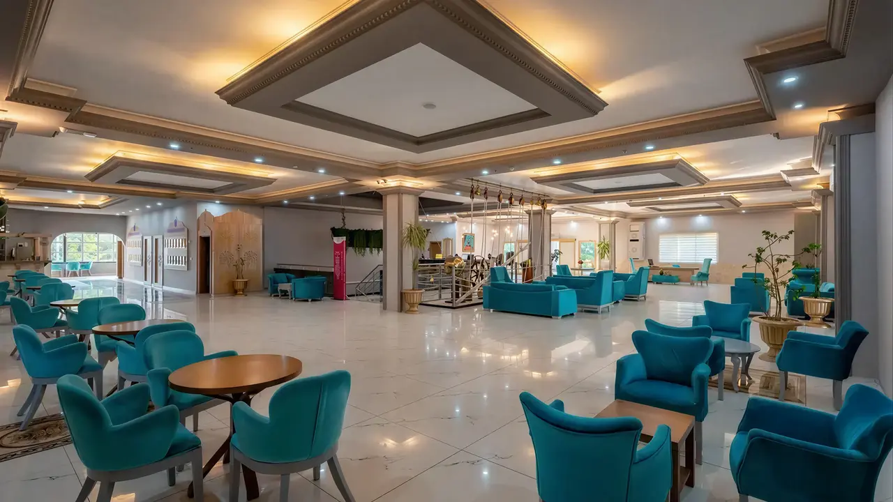 Wnętrze eleganckiego lobby w Miarosa Kemer Beach
