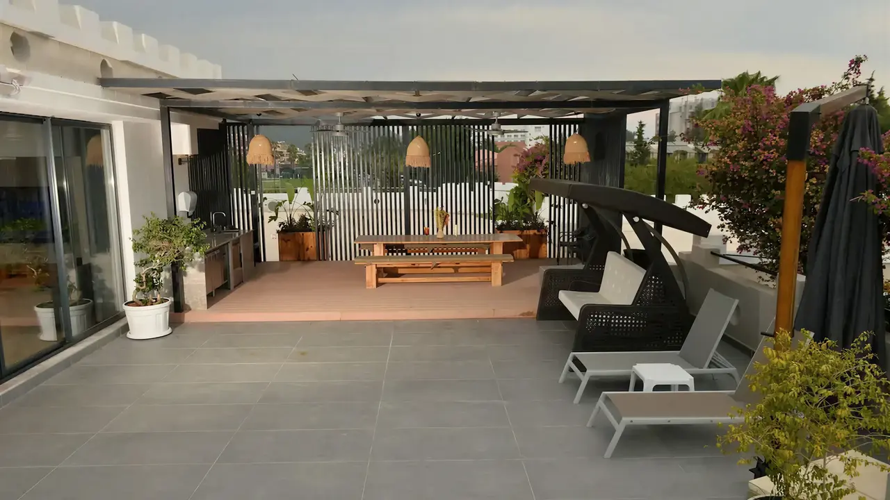 Prywatny taras z meblami w Miarosa Kemer Beach