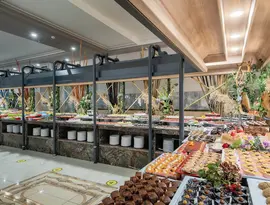 Bufet z jedzeniem w hotelu Miarosa Kemer Beach