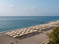 Plaża z parasolami w Miarosa Kemer Beach