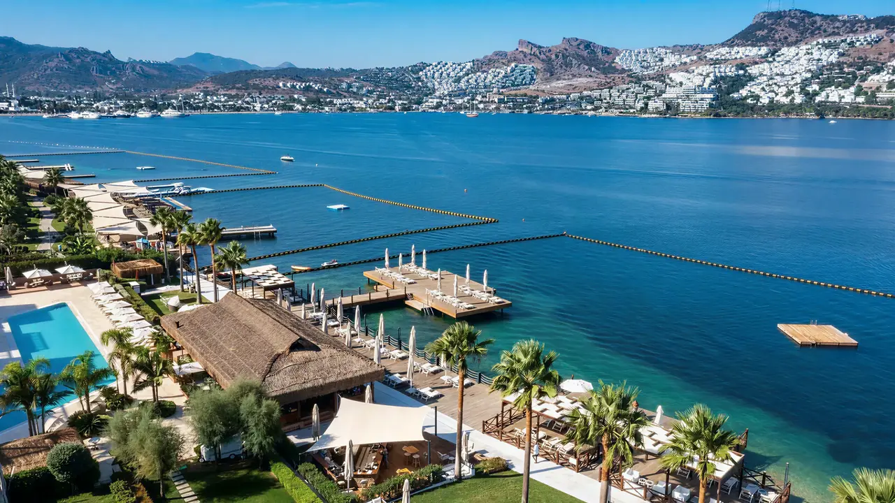 Widok na kompleks Mivara Luxury Resort & Spa Bodrum nad samym morzem