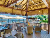 Taras wypoczynkowy nad morzem w Mivara Luxury Resort & Spa Bodrum