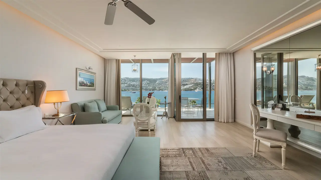 Nowoczesny pokój z widokiem w Mivara Luxury Resort & Spa Bodrum