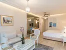 Jasny pokój z łóżkiem w Mivara Luxury Resort & Spa Bodrum