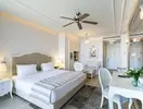 Jasny pokój z łóżkiem w Mivara Luxury Resort & Spa Bodrum