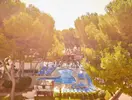 Basen z leżakami w MLL Palma Bay Club Resort