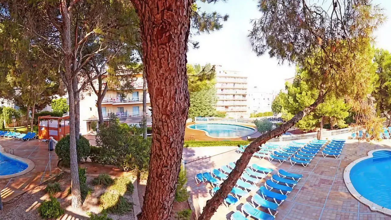 Widok na kompleks basenów w MLL Palma Bay Club Resort