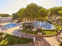 Widok na kompleks basenów w MLL Palma Bay Club Resort