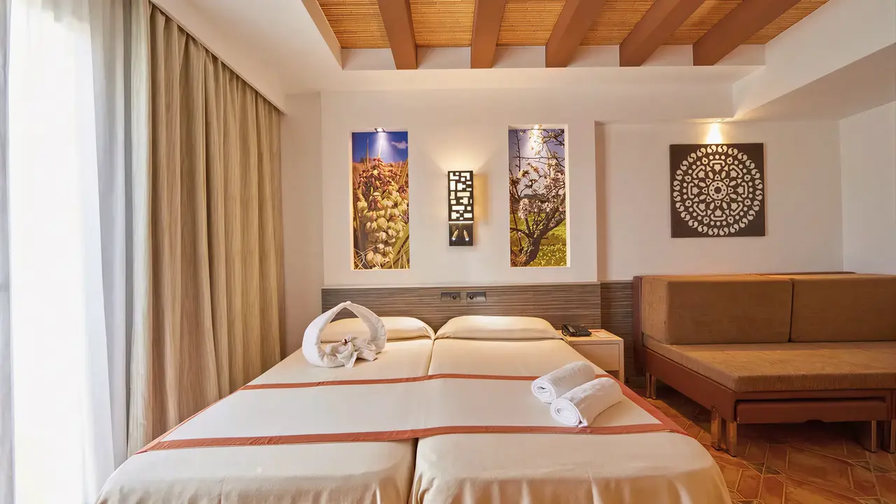Pokój z łóżkami w MLL Palma Bay Club Resort
