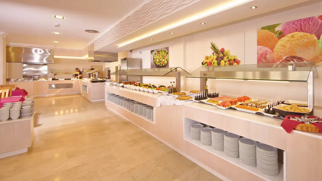 Bufet z jedzeniem w hotelu MLL Palma Bay Club Resort