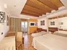 Pokój z łóżkami w hotelu MLL Palma Bay Club Resort