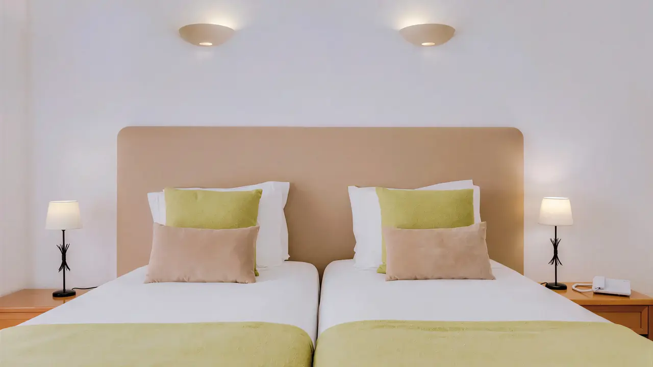 Pokój z dwoma łóżkami w Monica Isabel Beach Club