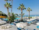Basen i leżaki w hotelu Monica Isabel Beach Club
