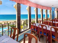 Restauracja w Monica Isabel Beach Club z widokiem na morze