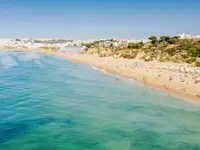 Piaszczysta plaża przy hotelu Monica Isabel Beach Club