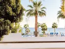 Basen i widok na morze w Monica Isabel Beach Club