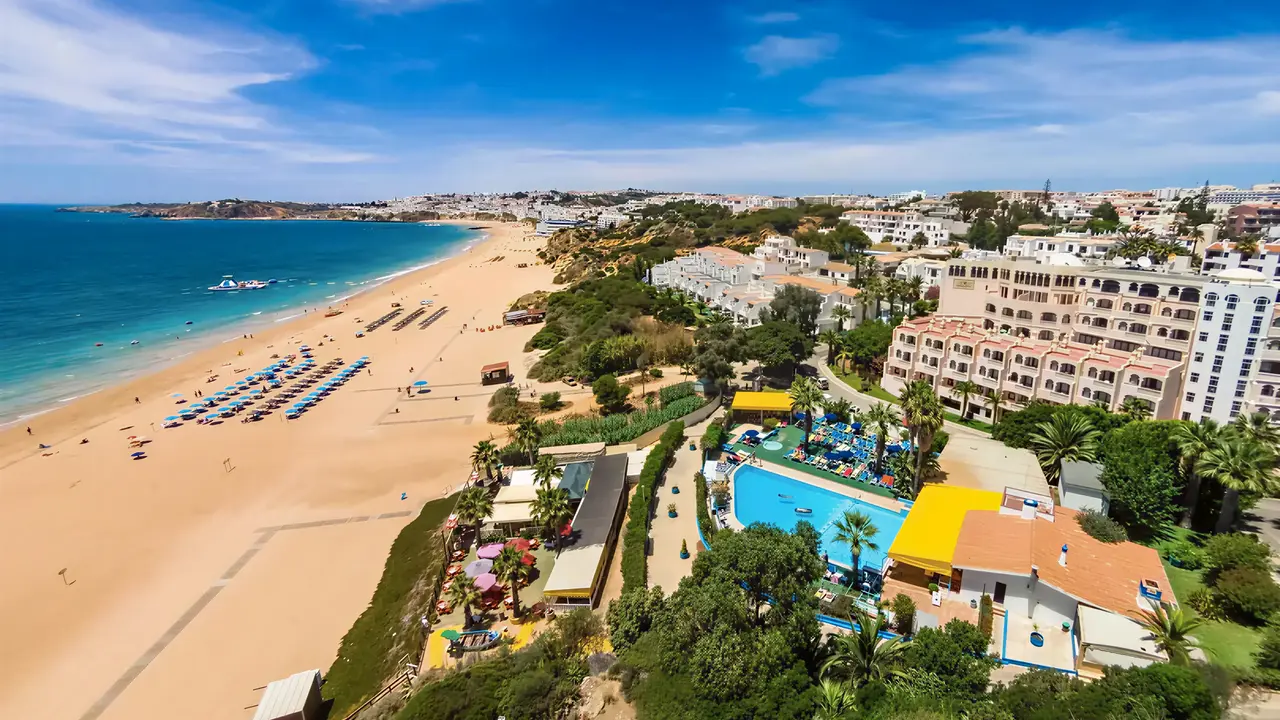 Widok na kompleks Monica Isabel Beach Club oraz plażę