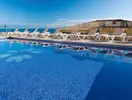 Basen z leżakami w Monopol (Puerto de la Cruz)