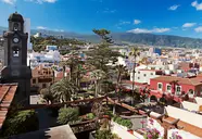 Widok na budynki i okolicę Monopol (Puerto de la Cruz)