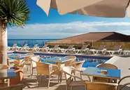 Basen i leżaki w hotelu Monopol (Puerto de la Cruz)