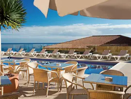 Basen i leżaki w hotelu Monopol (Puerto de la Cruz)