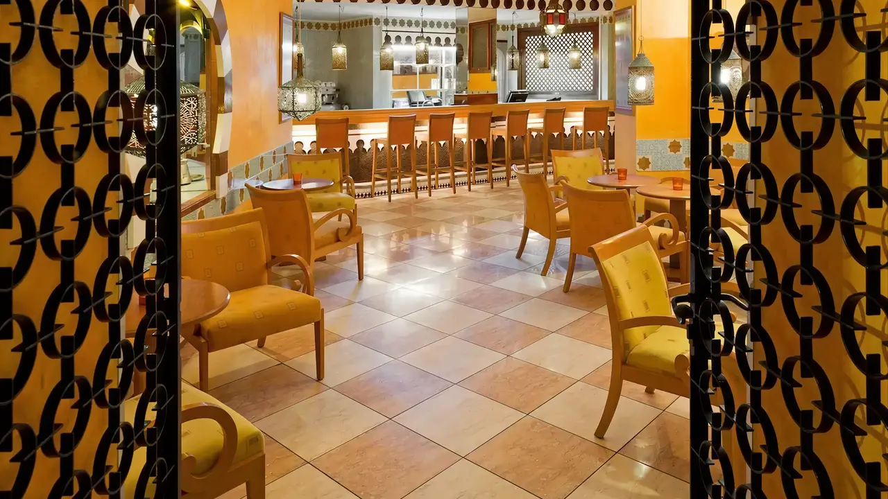 Bar i strefa wypoczynku w Monopol (Puerto de la Cruz)