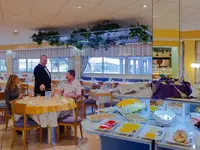Bufet i goście w restauracji Monopol (Puerto de la Cruz)