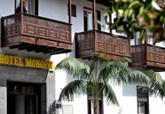 Elewacja i balkony w Monopol (Puerto de la Cruz)