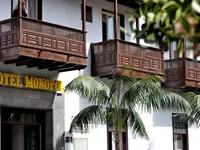 Elewacja i balkony w Monopol (Puerto de la Cruz)
