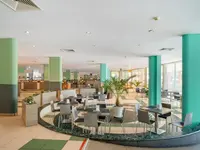 Restauracja w hotelu MPM Kalina Garden z zestawami stolików
