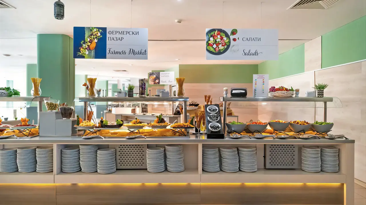 Bufet z sałatkami w hotelu MPM Kalina Garden