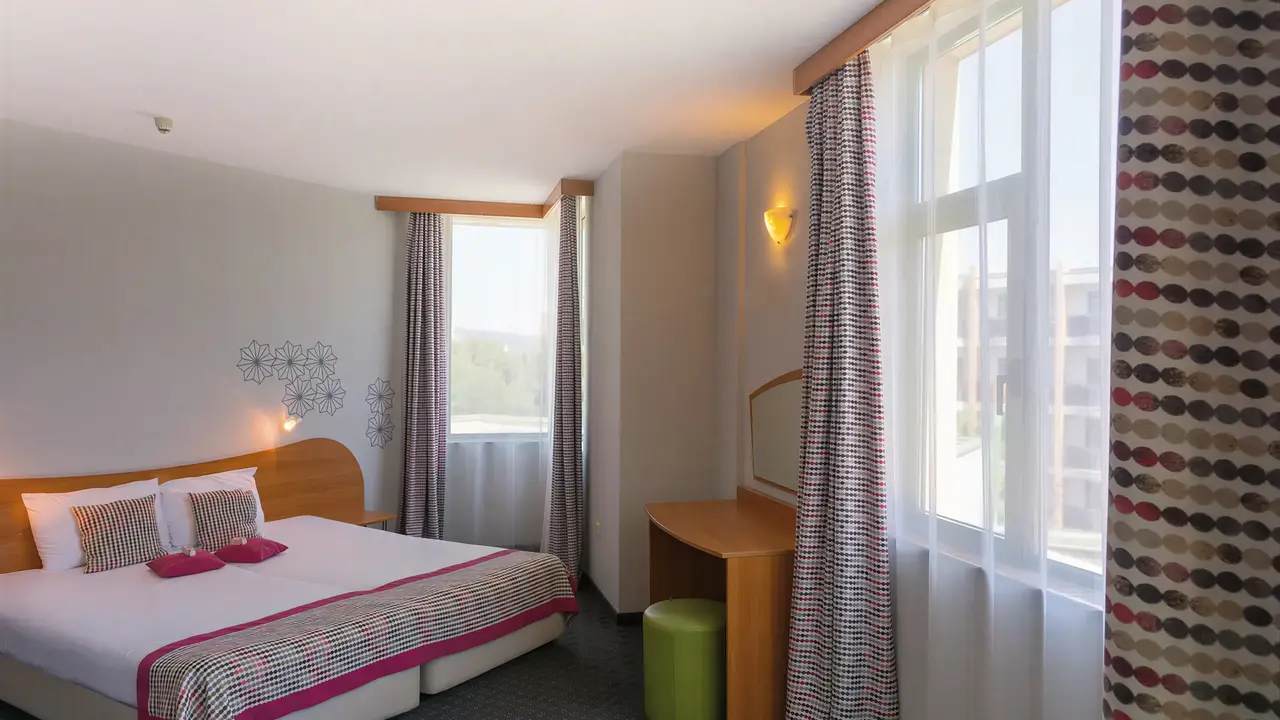 Pokój z łóżkiem w MPM Kalina Garden