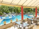 Basen i strefa wypoczynku w MPM Kalina Garden