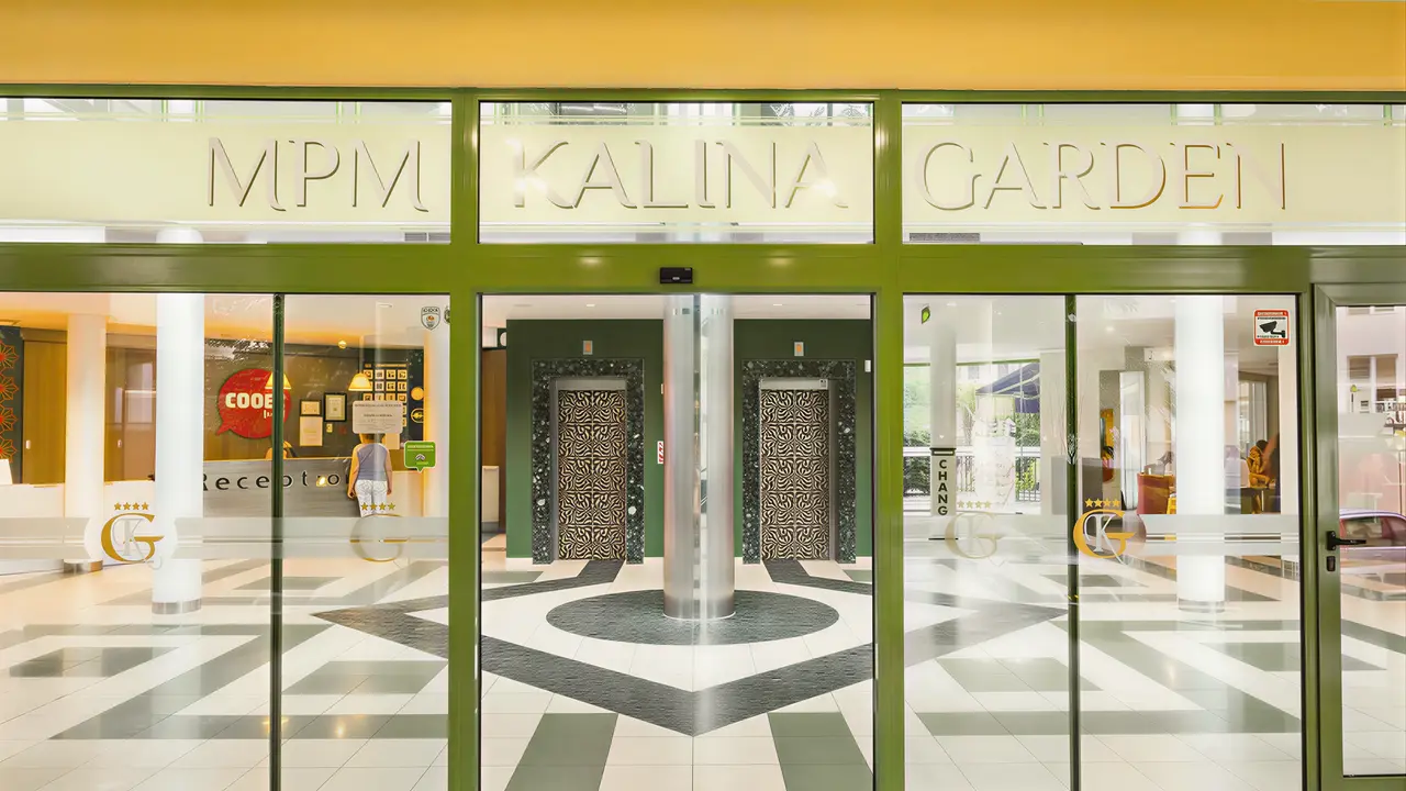 Wejście do recepcji w MPM Kalina Garden