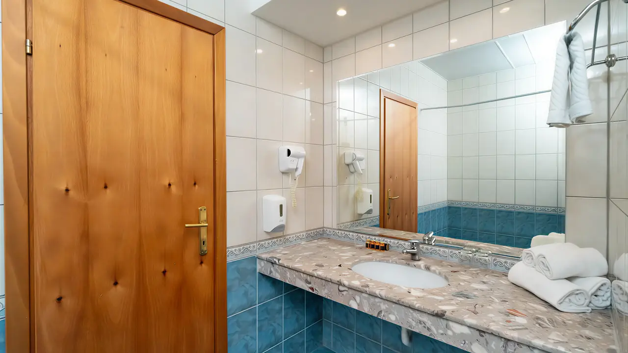 Łazienka z umywalką w MPM Kalina Garden