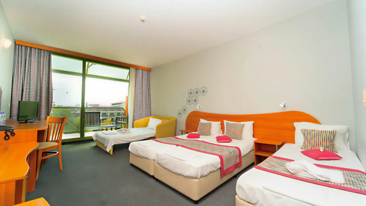 Pokój z łóżkami w hotelu MPM Kalina Garden