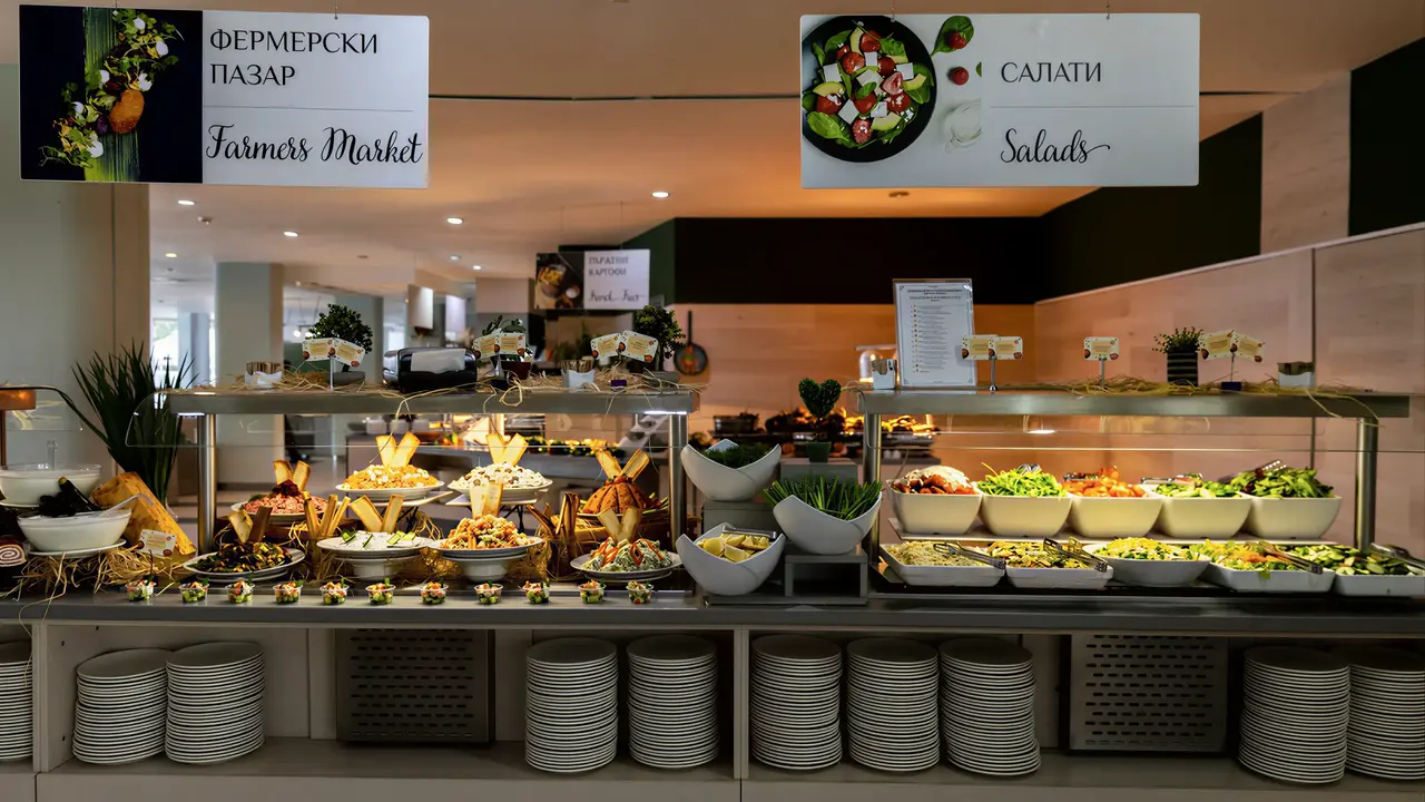 Bufet z sałatkami w MPM Kalina Garden