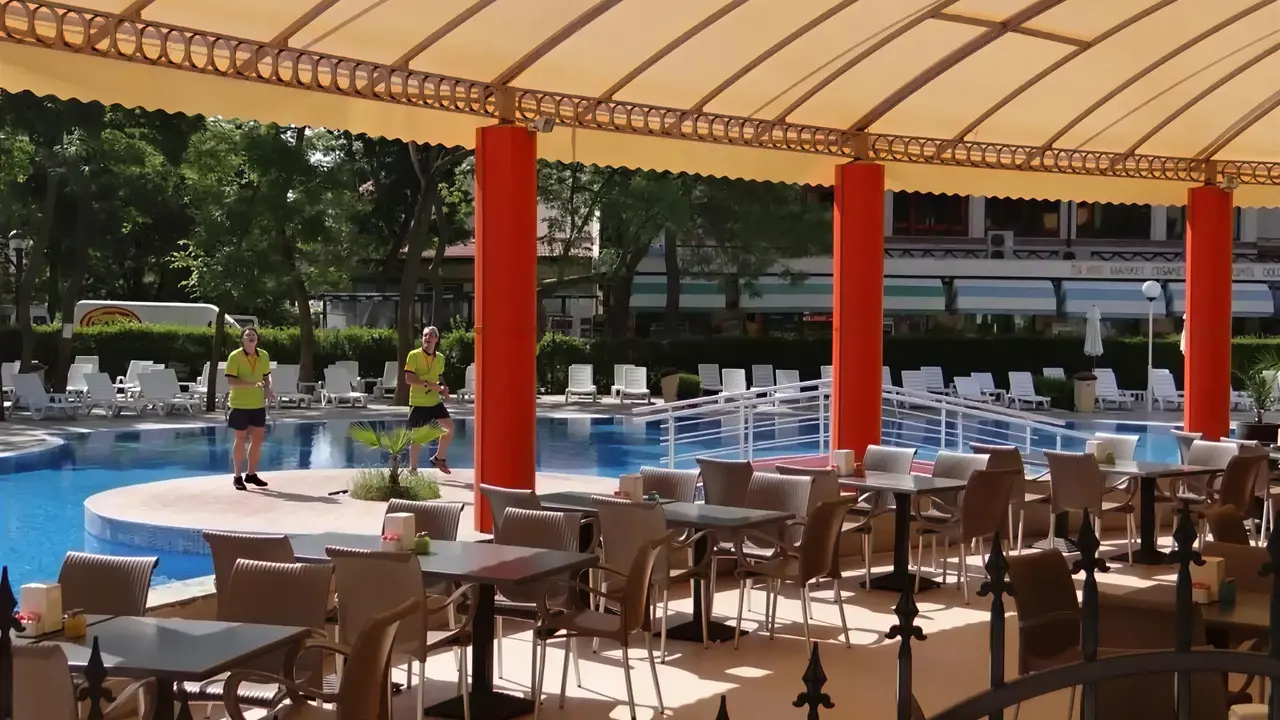 Restauracja przy basenie w MPM Kalina Garden