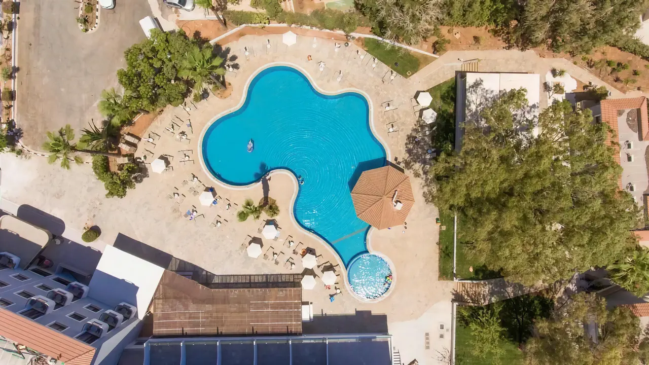 Widok z góry na kompleks Narcissos Waterpark Resort
