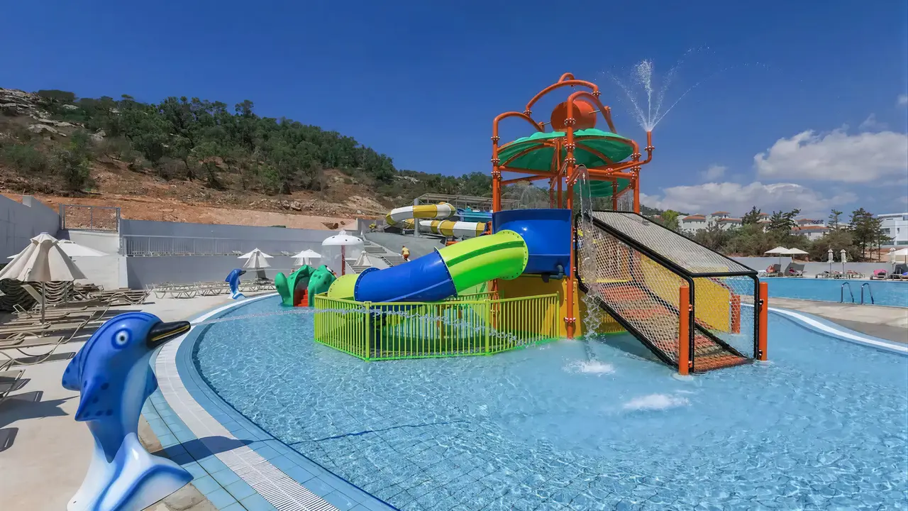 Wodny plac zabaw dla dzieci w Narcissos Waterpark Resort