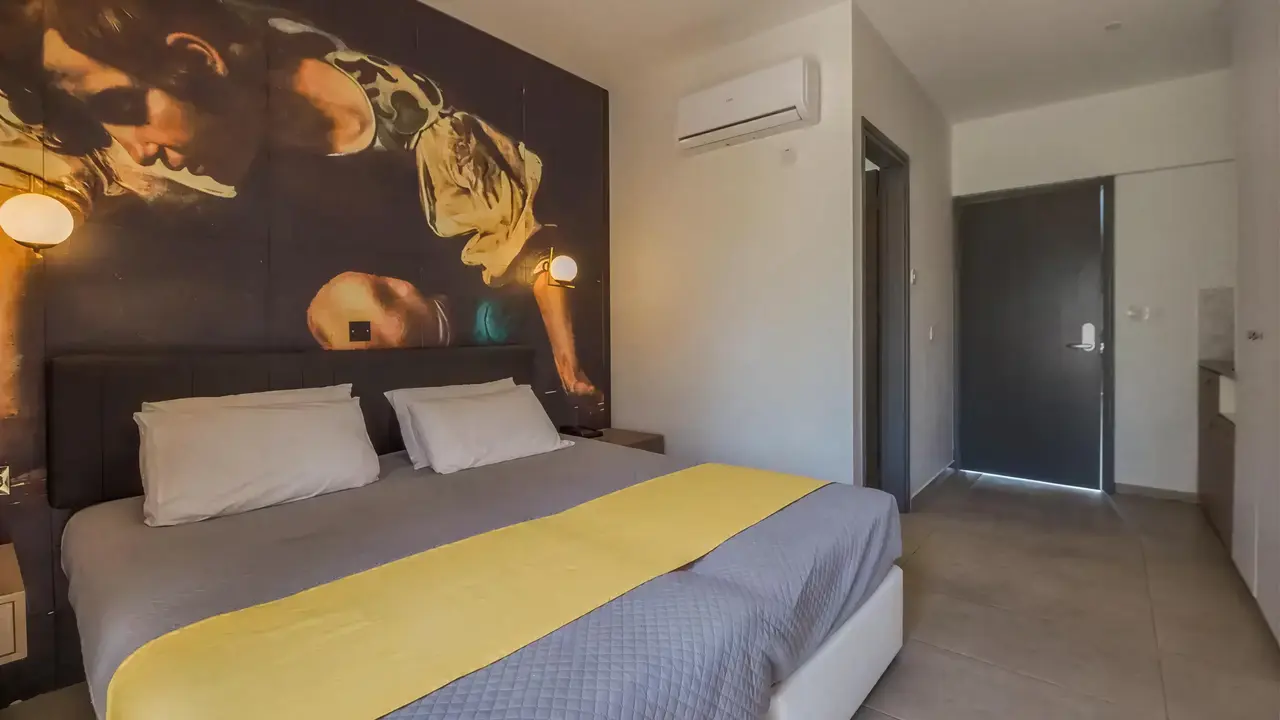Sypialnia w Narcissos Waterpark Resort z dużym łóżkiem