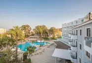 Widok na kompleks i basen w Narcissos Waterpark Resort