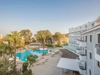 Widok na kompleks i basen w Narcissos Waterpark Resort